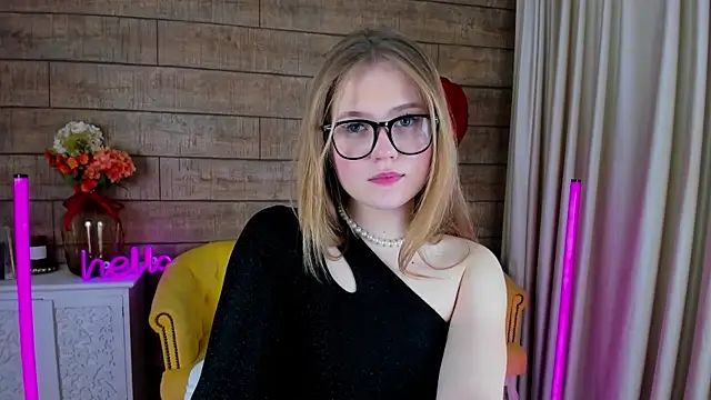 SelinSwarovski online show from February 17, 2025, 10:58 pm