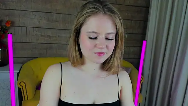 SelinSwarovski online show from February 24, 2025, 4:36 pm