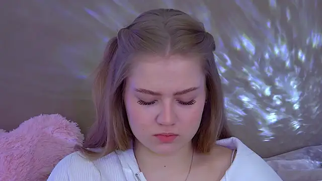 SelinSwarovski online show from October 3, 2025, 6:05 pm