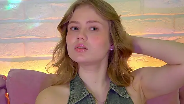 SelinSwarovski online show from November 15, 2025, 4:25 pm