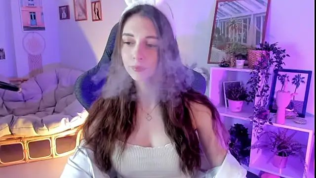 Snapshot of AveAngela chatting on December 22, 2024, 6:17 am AveAngela online show from December 22, 2024, 6:17 am