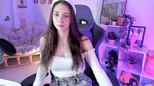 Snapshot of AveAngela chatting on December 23, 2024, 9:38 am AveAngela online show from December 23, 2024, 9:38 am