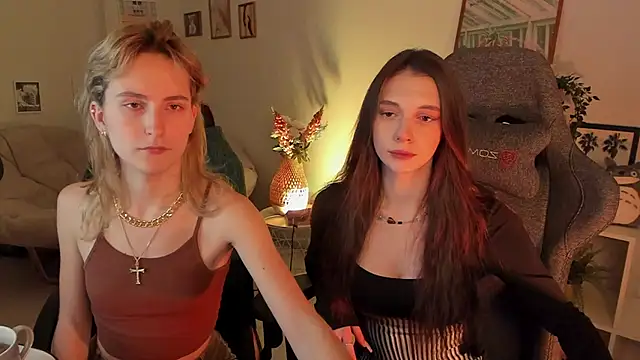 Snapshot of AveAngela chatting on January 16, 2025, 12:42 pm AveAngela online show from January 16, 2025, 12:42 pm