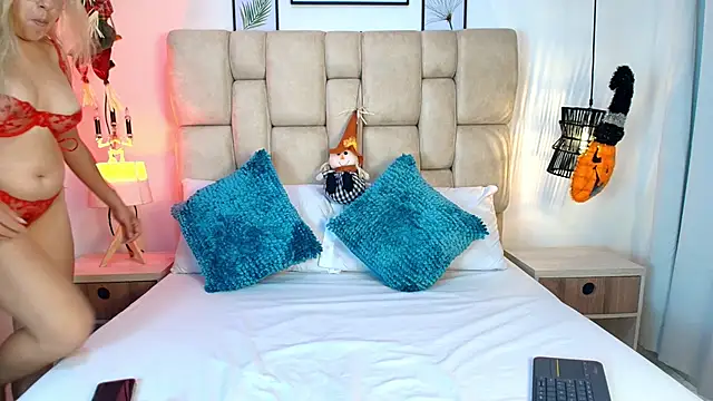 Snapshot of AdharaSmithh chatting on October 27, 2025, 7:07 pm AdharaSmithh online show from October 27, 2025, 7:07 pm