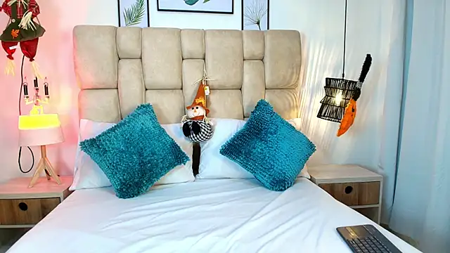 Snapshot of AdharaSmithh chatting on October 29, 2025, 7:48 pm AdharaSmithh online show from October 29, 2025, 7:48 pm