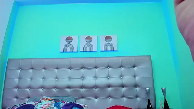 selena castillo online show from February 12, 2025, 3:51 am