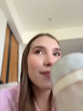 SophieRaily  online show from November 19, 2025, 8:09 pm