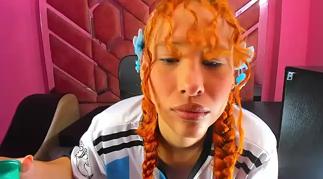 Snapshot of Nami_Curls chatting on March 3, 2025, 6:22 pm Nami Curls online show from March 3, 2025, 6:22 pm