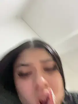 Snapshot of alissonfernandez_ chatting on January 10, 2025, 11:11 am alissonfernandez online show from January 10, 2025, 11:11 am