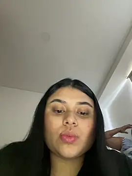 Snapshot of alissonfernandez_ chatting on February 20, 2025, 6:02 pm alissonfernandez online show from February 20, 2025, 6:02 pm