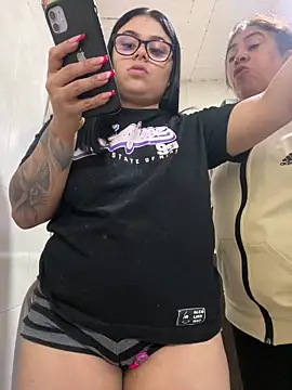 Snapshot of alissonfernandez_ chatting on September 18, 2025, 4:20 pm alissonfernandez online show from September 18, 2025, 4:20 pm