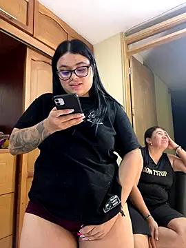 Snapshot of alissonfernandez_ chatting on October 16, 2025, 11:50 pm alissonfernandez online show from October 16, 2025, 11:50 pm