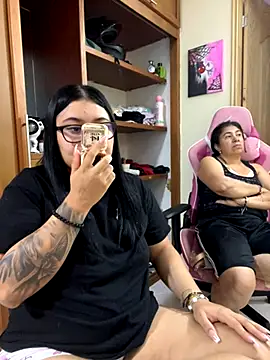 Snapshot of alissonfernandez_ chatting on October 27, 2025, 5:50 pm alissonfernandez online show from October 27, 2025, 5:50 pm