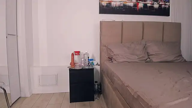 LunaMystyque online show from November 8, 2025, 4:07 pm