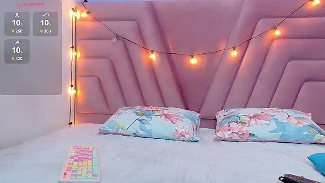 Snapshot of hornybarelylegalgirl chatting on October 29, 2025, 12:40 pm hornybarelylegalgirl online show from October 29, 2025, 12:40 pm