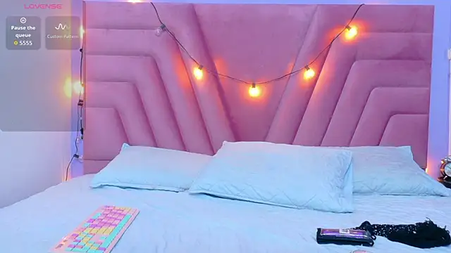 Snapshot of hornybarelylegalgirl chatting on November 28, 2025, 12:52 pm hornybarelylegalgirl online show from November 28, 2025, 12:52 pm