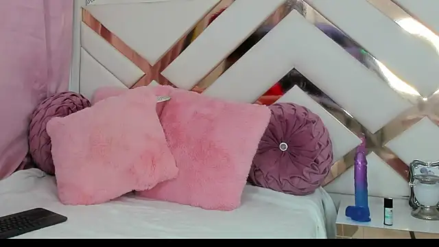 Snapshot of CoralHarmon chatting on December 24, 2024, 2:12 pm CoralHarmon online show from December 24, 2024, 2:12 pm