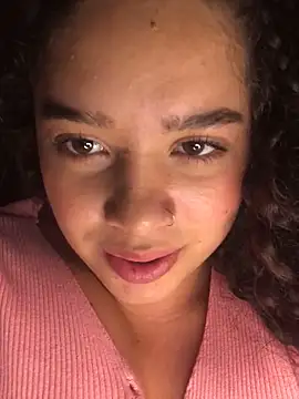 Snapshot of Julieta_333 chatting on March 17, 2025, 11:54 pm Julieta 333 online show from March 17, 2025, 11:54 pm