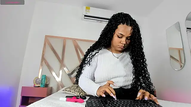 Snapshot of Carolina_Evanss chatting on March 21, 2025, 3:33 am Carolina Evanss online show from March 21, 2025, 3:33 am