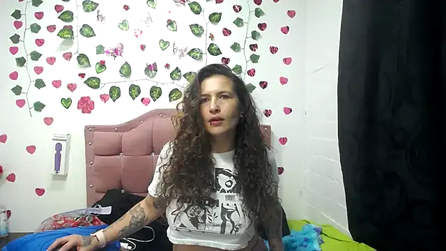 Snapshot of Leyla_Horny_Bg chatting on January 24, 2025, 11:56 pm Leyla Horny Bg online show from January 24, 2025, 11:56 pm