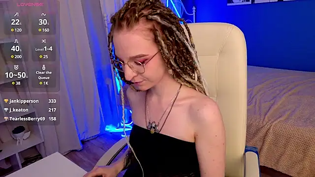 Snapshot of VioletShine chatting on January 10, 2025, 7:54 pm VioletShine online show from January 10, 2025, 7:54 pm