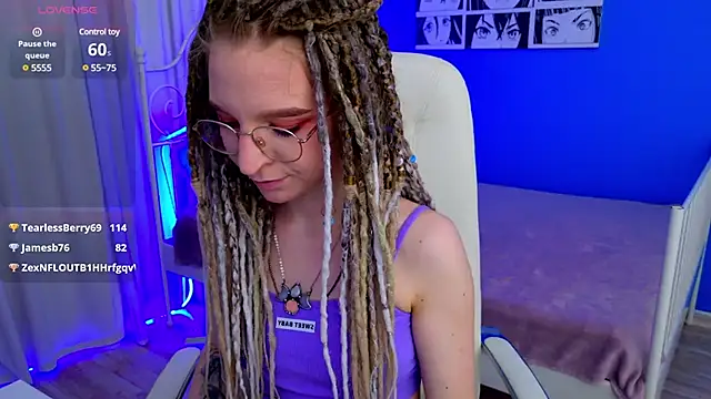 Snapshot of VioletShine chatting on March 5, 2025, 9:59 pm VioletShine online show from March 5, 2025, 9:59 pm