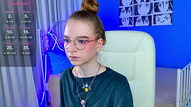 Snapshot of VioletShine chatting on November 7, 2025, 10:04 am VioletShine online show from November 7, 2025, 10:04 am