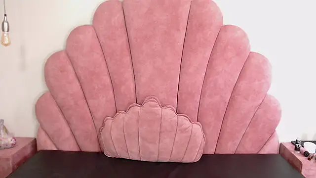 Snapshot of Candy_Bony chatting on December 13, 2024, 3:43 pm Candy Bony online show from December 13, 2024, 3:43 pm