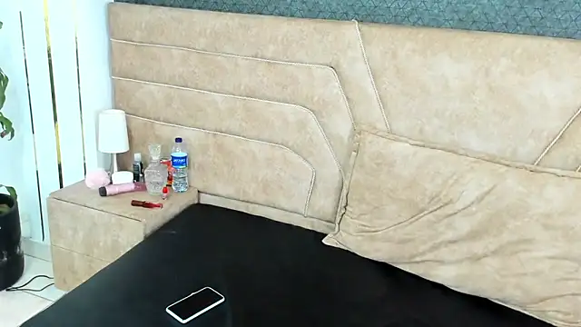 Snapshot of Candy_Bony chatting on December 19, 2024, 7:18 pm Candy Bony online show from December 19, 2024, 7:18 pm