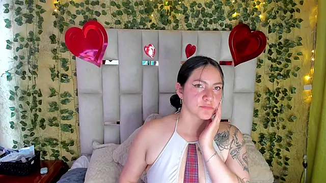 jenifer  power10 online show from February 20, 2025, 6:02 pm