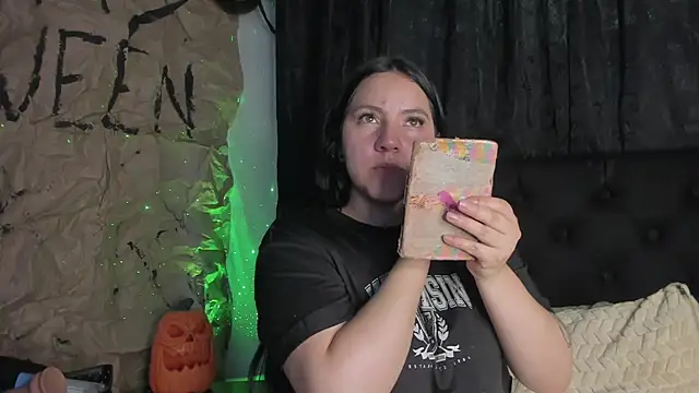 jenifer  power10 online show from October 29, 2025, 9:38 pm