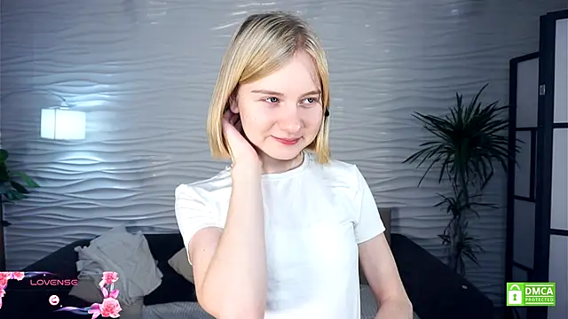 OdelinaFicken online show from November 1, 2025, 5:20 am