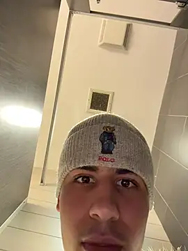 johnycash21 online show from December 1, 2025, 8:47 pm