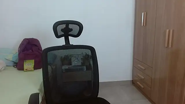 Snapshot of diamondGirl chatting on March 16, 2025, 4:20 am diamondGirl online show from March 16, 2025, 4:20 am