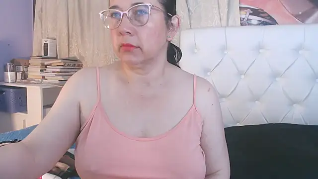 Snapshot of maturepriscila chatting on February 28, 2025, 2:20 pm maturepriscila online show from February 28, 2025, 2:20 pm