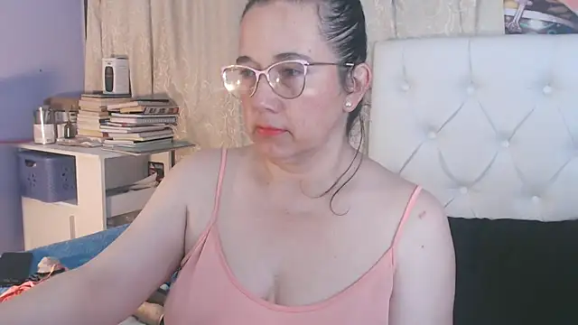 Snapshot of maturepriscila chatting on February 28, 2025, 6:31 pm maturepriscila online show from February 28, 2025, 6:31 pm