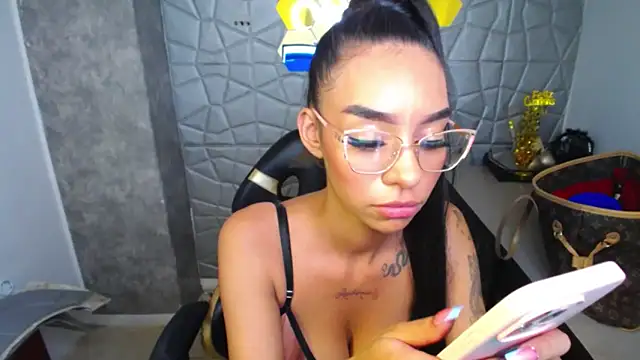 Snapshot of Tiffanny chatting on March 12, 2025, 6:33 pm Tiffanny online show from March 12, 2025, 6:33 pm