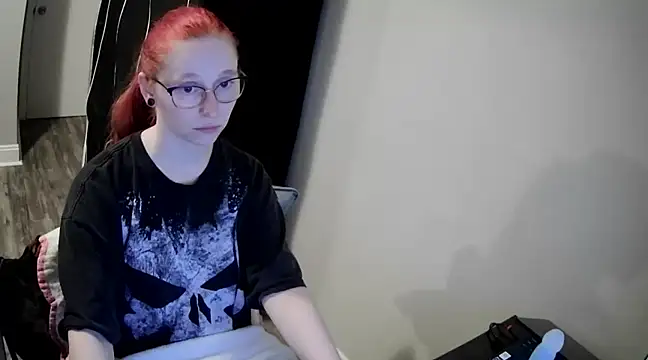Snapshot of LilyFoxxx chatting on December 10, 2024, 5:28 am LilyFoxxx online show from December 10, 2024, 5:28 am