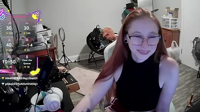 Snapshot of LilyFoxxx chatting on October 6, 2025, 3:26 am LilyFoxxx online show from October 6, 2025, 3:26 am