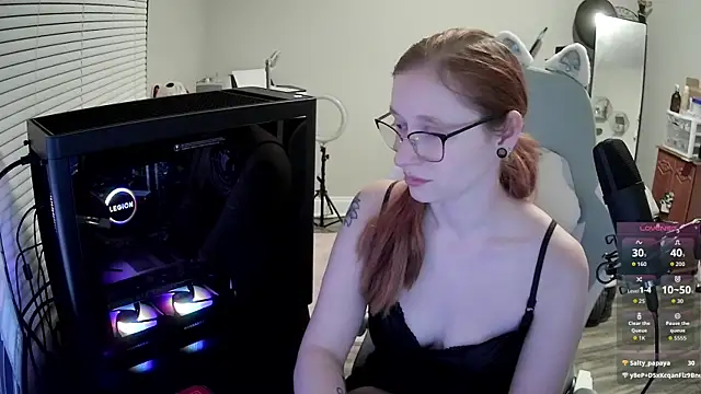 Snapshot of LilyFoxxx chatting on October 20, 2025, 3:18 am LilyFoxxx online show from October 20, 2025, 3:18 am