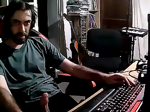 Snapshot of johnwood88 chatting on February 5, 2025, 6:56 am johnwood88 online show from February 5, 2025, 6:56 am