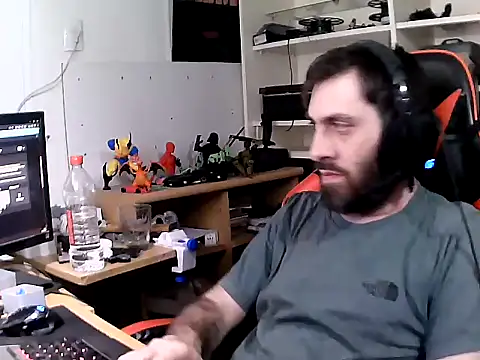 Snapshot of johnwood88 chatting on December 16, 2025, 5:12 am johnwood88 online show from December 16, 2025, 5:12 am