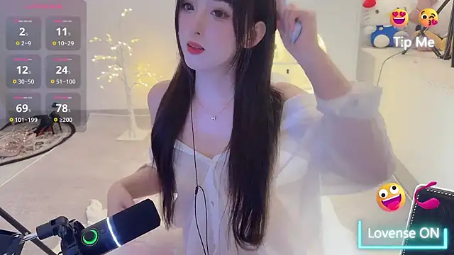Unique-yiyi online show from February 15, 2025, 4:23 pm