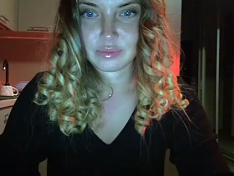 Snapshot of Lucky_Anna chatting on December 24, 2024, 5:23 pm Lucky Anna online show from December 24, 2024, 5:23 pm