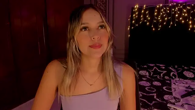 Snapshot of Cami_hunter_ chatting on December 21, 2024, 9:25 pm Cami hunter  online show from December 21, 2024, 9:25 pm
