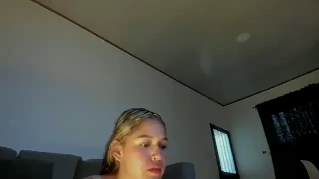Snapshot of Cami_hunter_ chatting on October 9, 2025, 9:02 pm Cami hunter  online show from October 9, 2025, 9:02 pm