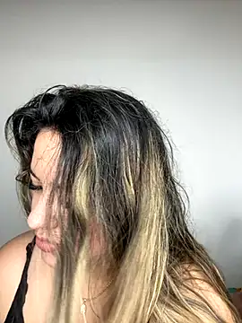 Snapshot of Amira__Fatima chatting on October 14, 2025, 2:18 pm Amira Fatima online show from October 14, 2025, 2:18 pm
