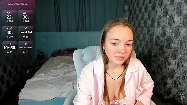 Snapshot of Christy_Little chatting on December 24, 2024, 11:38 am Christy Little online show from December 24, 2024, 11:38 am