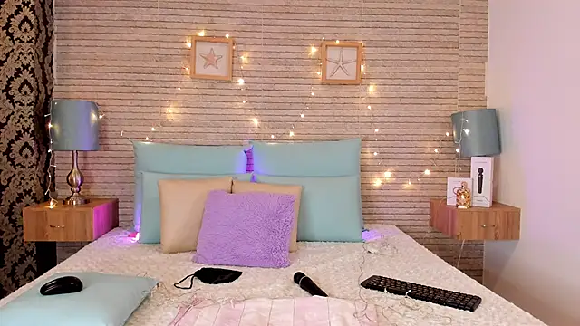 Snapshot of Catalinna_Thompson chatting on December 17, 2024, 12:00 pm Catalinna Thompson online show from December 17, 2024, 12:00 pm