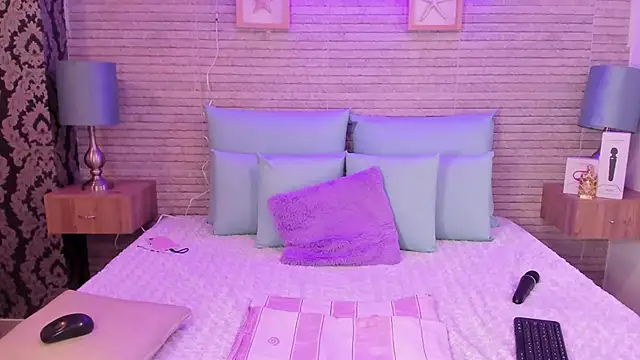 Snapshot of Catalinna_Thompson chatting on January 9, 2025, 3:44 pm Catalinna Thompson online show from January 9, 2025, 3:44 pm